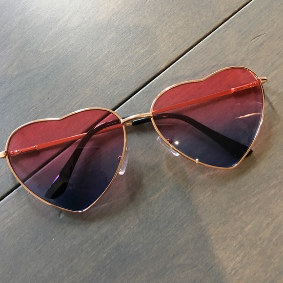 Gradient Heart Shape Sunglasses - Picture 2 of 7